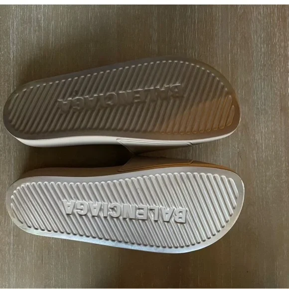 Balenciaga Pool Slide Sandal in Beige - Size 39 (US 9) - Picture 5 of 6